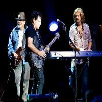 Reunirea trupei Santana a inspirat mai bine de 50 de piese